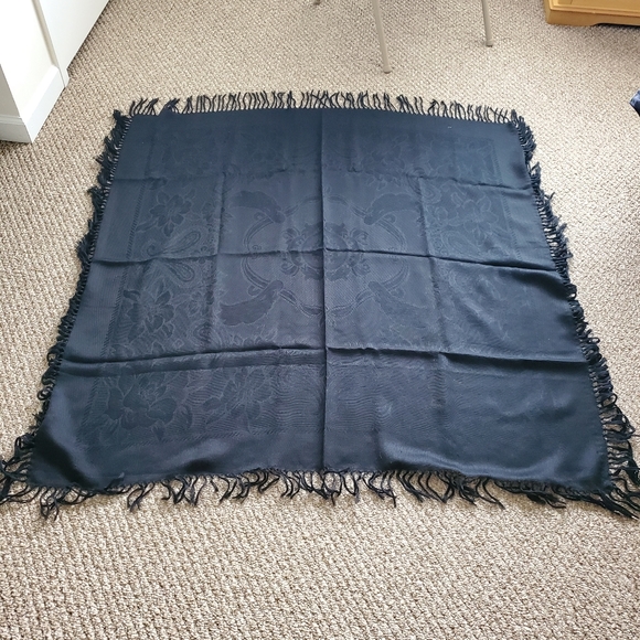 Scarf🧣🖤 - Picture 2 of 3